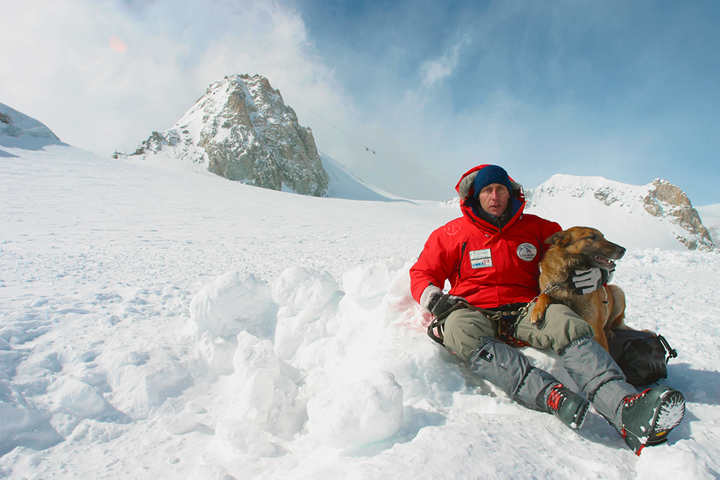 Mit dem Vierbeiner im Schnee | Lieblingstier
